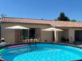"La Lacoste Charm and View of the Luberon" – hotel w mieście Lacoste