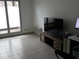 Air-conditioned 2 bedroom duplex apartment 5 people