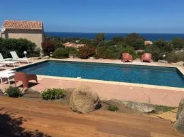 Villa 8 personnes entre l'ile rousse et Calvi avec piscine.