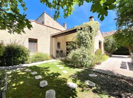 Maison 12 personnes max proche Mer et parkings gratuits، فندق في لو غراو دو روا