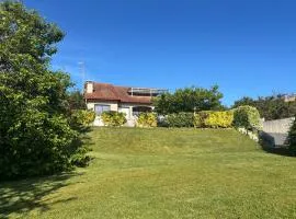 Villa Charneca, jardín y mar