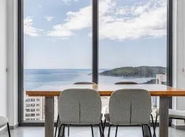 Modern Top Floor Sea View 3BR with Pools, Spa & Fitness