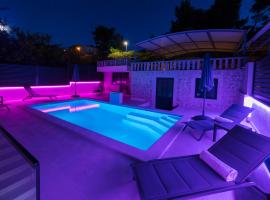 Lavanda Residence with Heated Pool Trogir Split, hotell i Okrug Donji