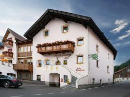 Hotel Schwarzer Adler, hotel in Resia