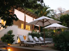 Four Rosmead Boutique Guesthouse, B&B in Cape Town