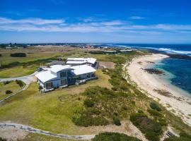 Wytonia Beachfront Accommodation, cabin sa Port Fairy