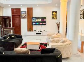 Nanani Luxury Villa - 4 Bedrooms, hotel v destinaci Kumasi