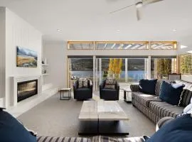 Kelvin Heights Retreat Lake Views BBQ Fireplace
