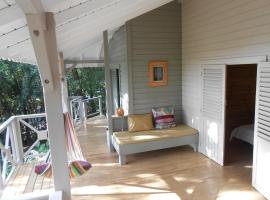 Nati Lodge - Bungalow Guadeloupe, hotel v destinaci Bouillante