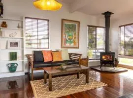 Moffat Beach Retreat, Pet-friendly & Ocean Views
