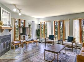 Tremblant Fun, Modern Condo, Games & Parking, hotel in Mont-Tremblant