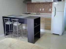 Lindo JK para 2 pessoas com garagem wifi e ar condicionado, khách sạn ở São Leopoldo