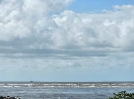 Quartos próximo as praias e centro histórico, hotel in São Luís