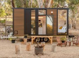 Summer Lea 2 by Tiny Away, hotel v destinaci Howes Creek