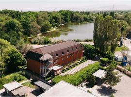 Sultan, hotel near Manas International Airport - BSZ, Bishkek