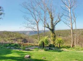 Hat Hill Hideaway Amazing Valley Views, hotel en Blackheath