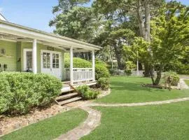 Quinees Charming Mountain Cottage