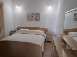 Apartman Maya, ξενοδοχείο σε Ugljan