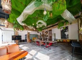 Tianmen Mountain Panorama & Cultural Art Exchange Hostel