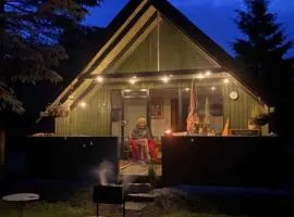 Scenic Cottage Within Walking Distance To Beach