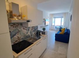 Casa HAPPINESS vista mare, 50m dal mare, khách sạn ở Marotta