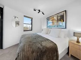 Iconic Corner Apartment with King & Queen Beds