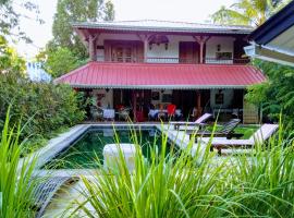 Beautiful Villa with Pool and Amazing Garden, Hotel in Midlands Station
