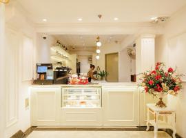 The Castle Long Bien Hotel โรงแรมในฮานอย