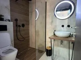 LEONA LUX Studios
