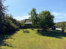 Friend House, Hotel in Néa Péramos