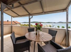 Spacious Apartments by the Sea in Srima, Vodice – hotel w mieście Srima