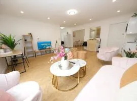 Sydney Stunning 4 bed 4 bath at Auburn