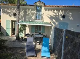 Maison forêt et piscine, les Mas de Vertmarines