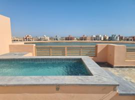 El Gouna - 3 Bedroom - Rooftop-Pool - Ancient Hill, huisdiervriendelijk hotel in Hurghada