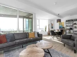 Spacious Luxury 3BR Apartment with 2 bathrooms 1003