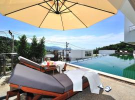 Lae Lay Suite, hotel v destinaci Ka Rorn