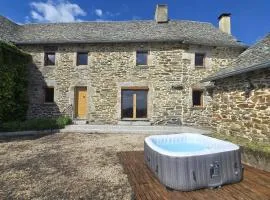 Corps de ferme en Aubrac - avec jacuzzi du 15 avr au 15 oct