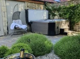 Bijou Barn at Bath with Large Hot Tub