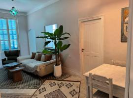 Cozy luxury apartment in the heart of Tunis, hotel em Tunes