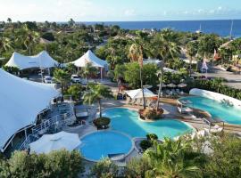 Chogogo Dive & Beach Resort Curaçao، فندق في Jan Thiel