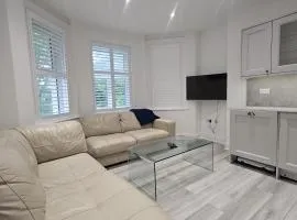 A lovely 2 bedroom flat ideal for all occasions