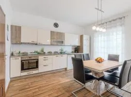 Apartment Stella with Two Bedrooms & Free Parking Spot
