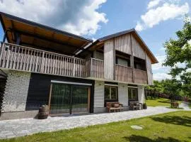 Hiša na Hribu- A Peaceful Hilltop Escape above river Kolpa