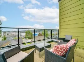 1 Mi to Dtwn Seattle Condo with Garage Parking