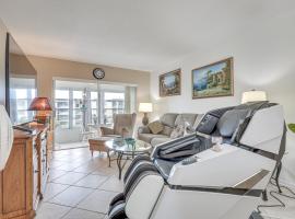 Pool Access, 9 Mi to Pompano Beach Breezy Condo!, hotel en Lauderdale Lakes
