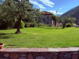 Appartamento tiziano, Hotel mit Whirlpools in Osteno