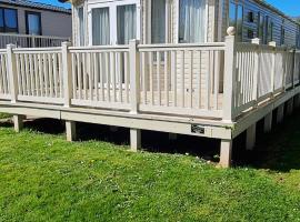 Fabulous 3 bedroom pet friendly, Static Caravan at Hoburne Devon Bay, hotel v destinaci Goodrington