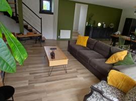 Maison chaleureuse, spacieuse et familiale, hotel i Beauvoir