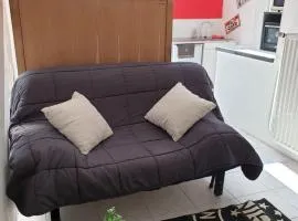 studio gare et commerces sur place