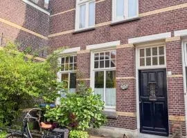 Sfeervolle vooroorlogse woning nabij centrum